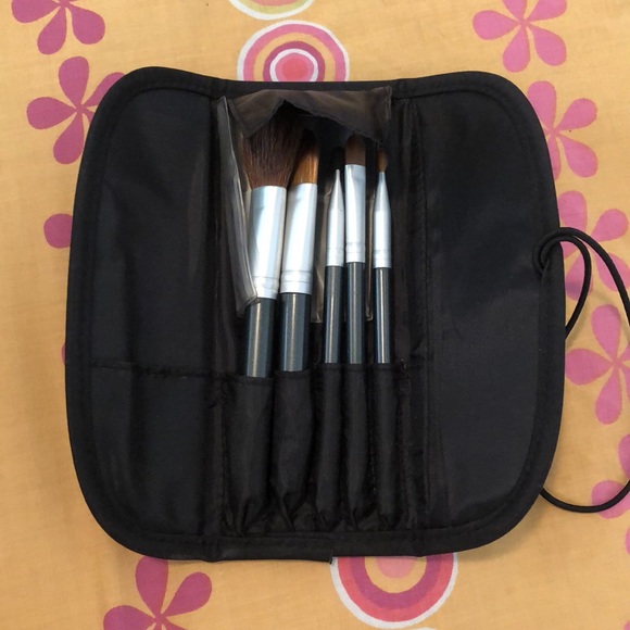 5 piece Makeup Brush set with Travel case - Picture 4 of 5